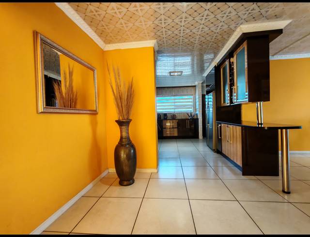 6 BEDROOM HOUSE FOR SALE IN THREE RIVERS EAST